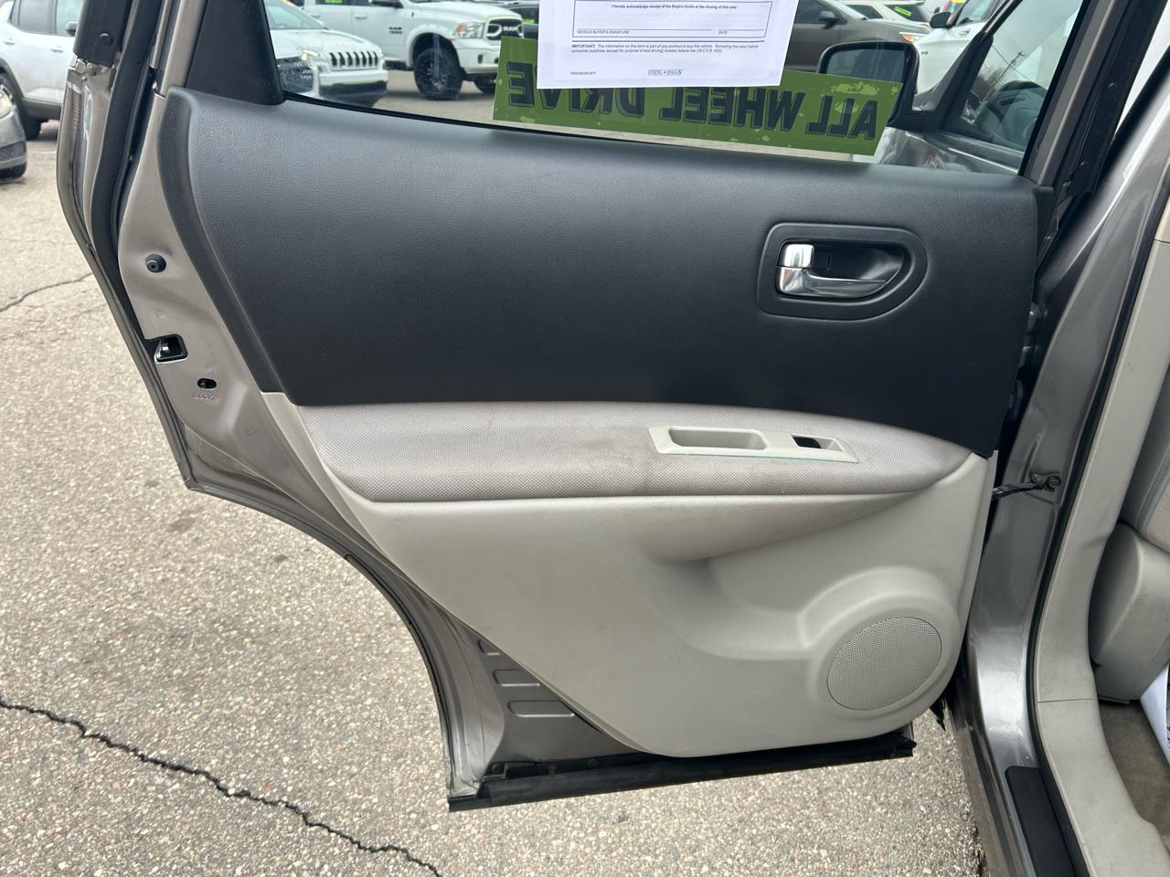 Nissan Rogue S AWD 2012