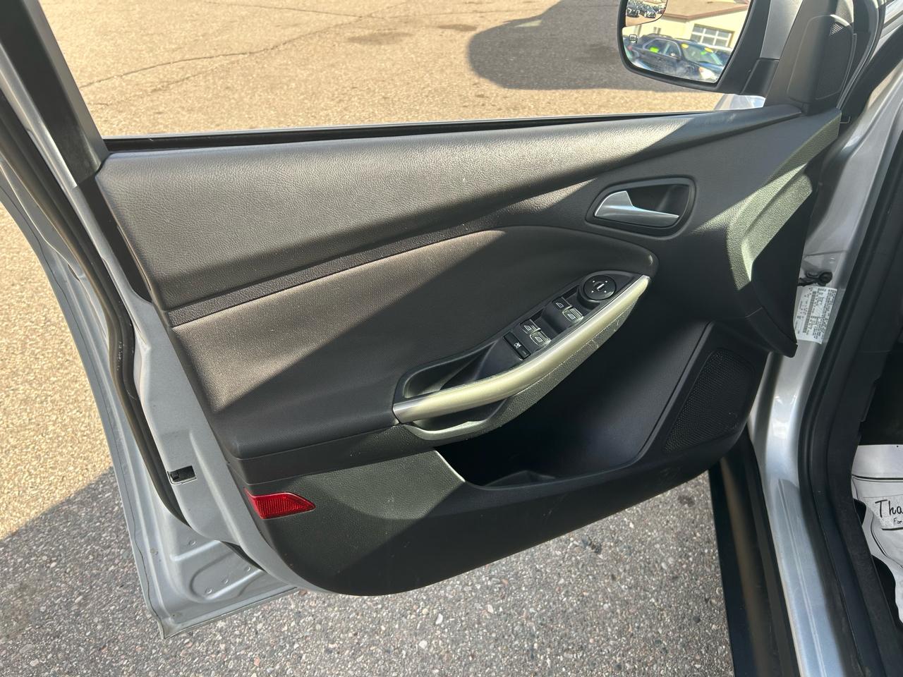 Ford Focus SEL Sedan 2012