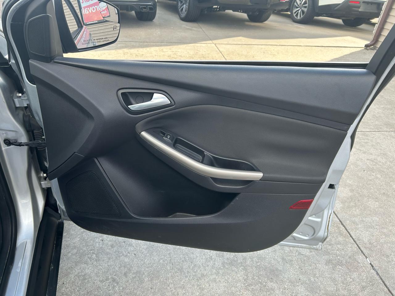 Ford Focus SEL Sedan 2012