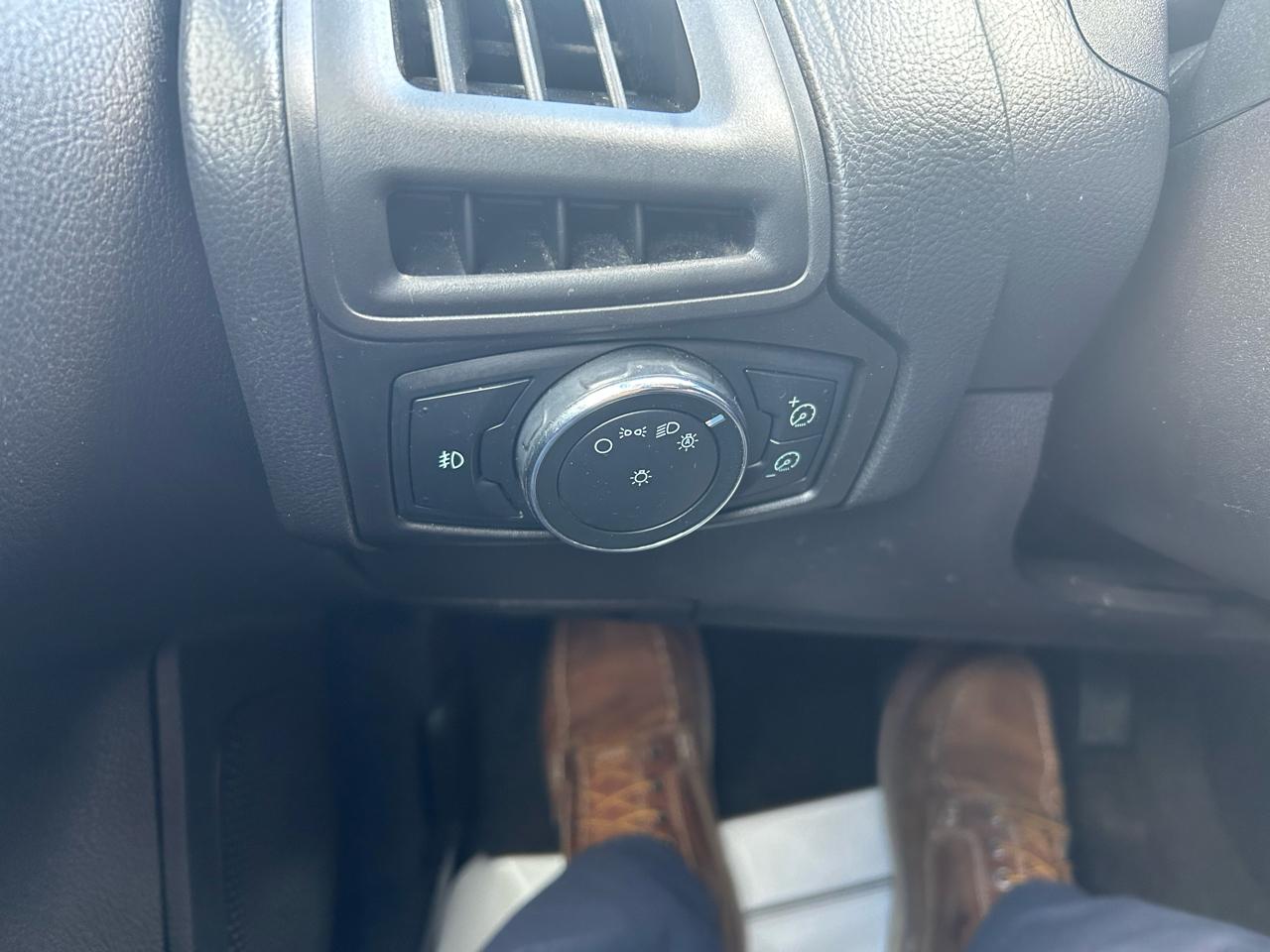 Ford Focus SEL Sedan 2012