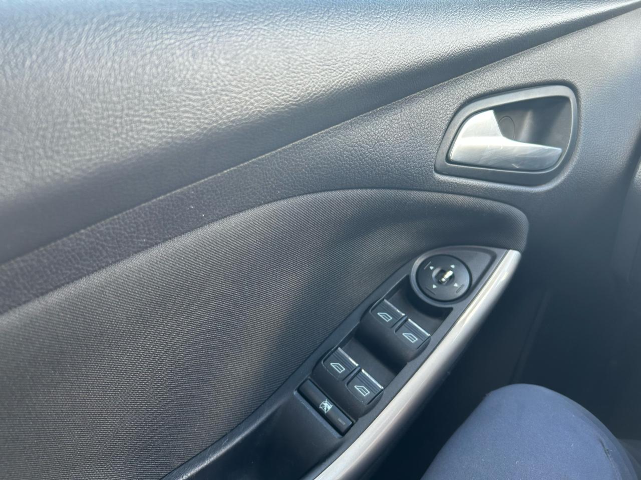 Ford Focus SEL Sedan 2012