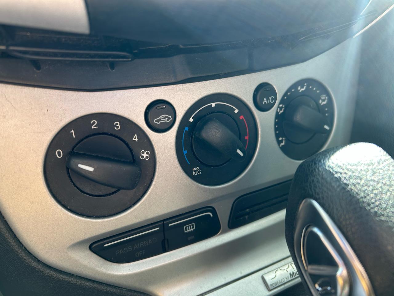 Ford Focus SE Sedan 2014