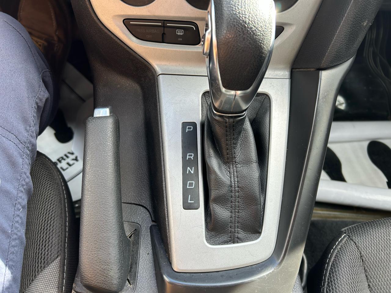 Ford Focus SE Sedan 2014