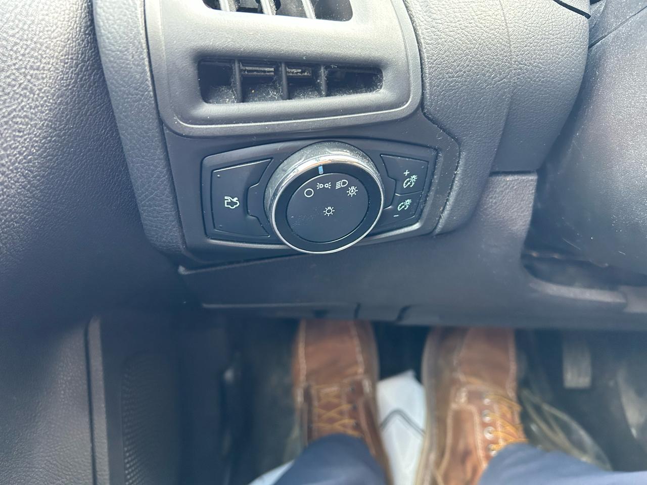 Ford Focus SE Sedan 2014