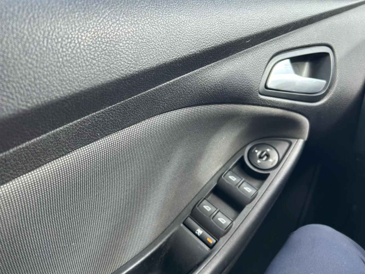 Ford Focus SE Sedan 2014