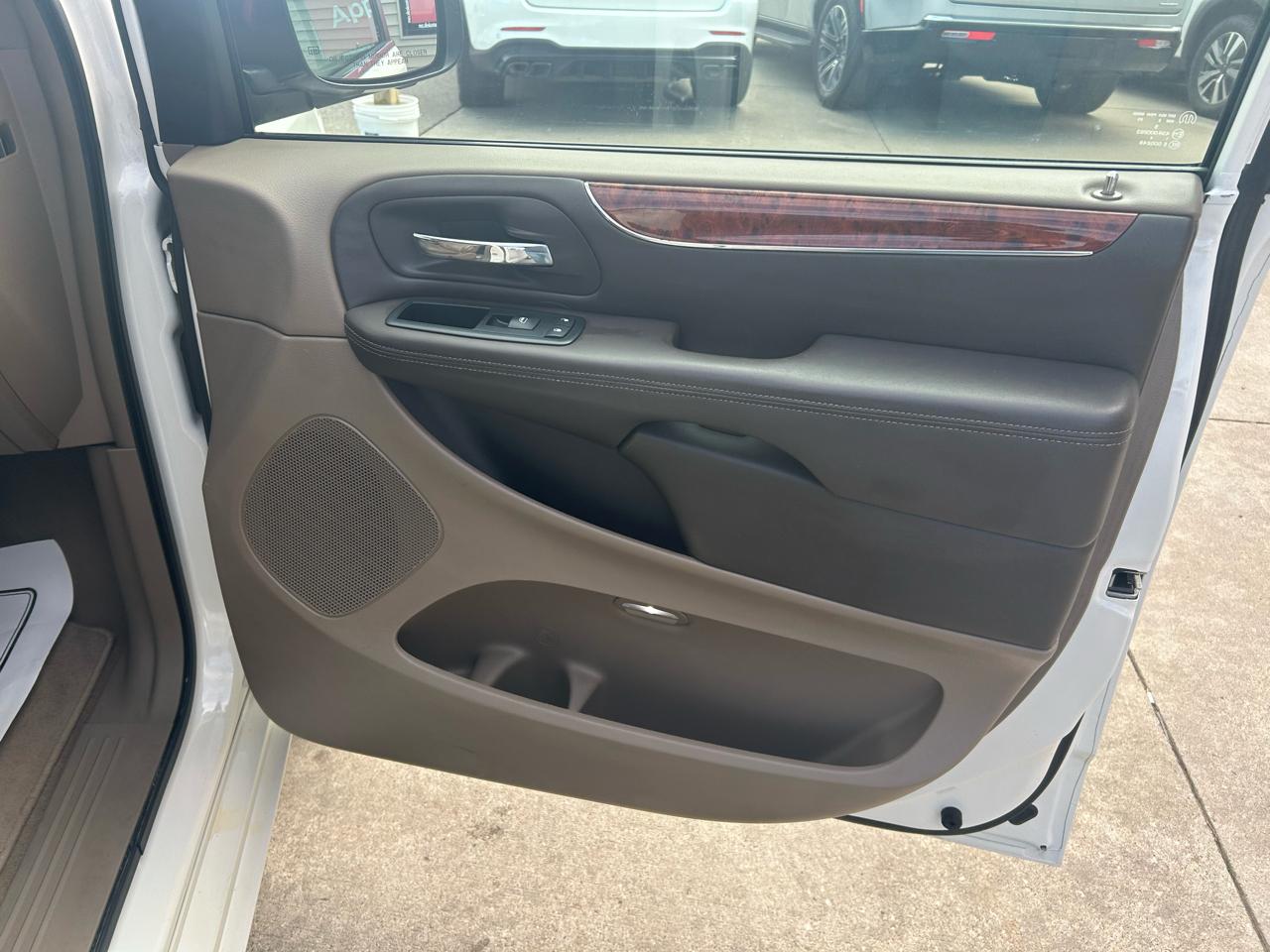 Chrysler Town & Country Limited 2012