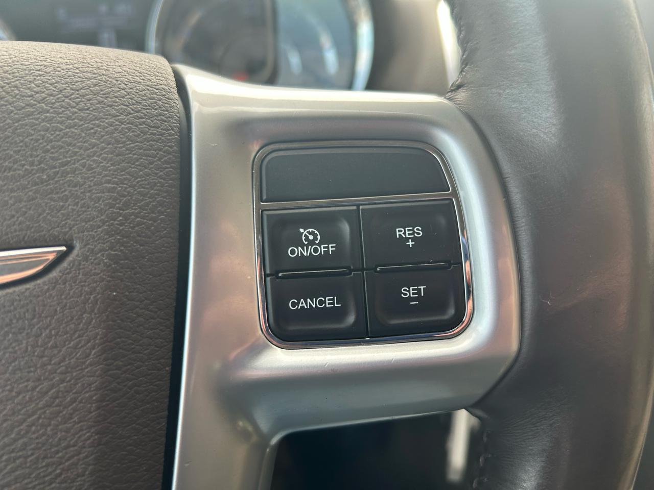 Chrysler Town & Country Limited 2012