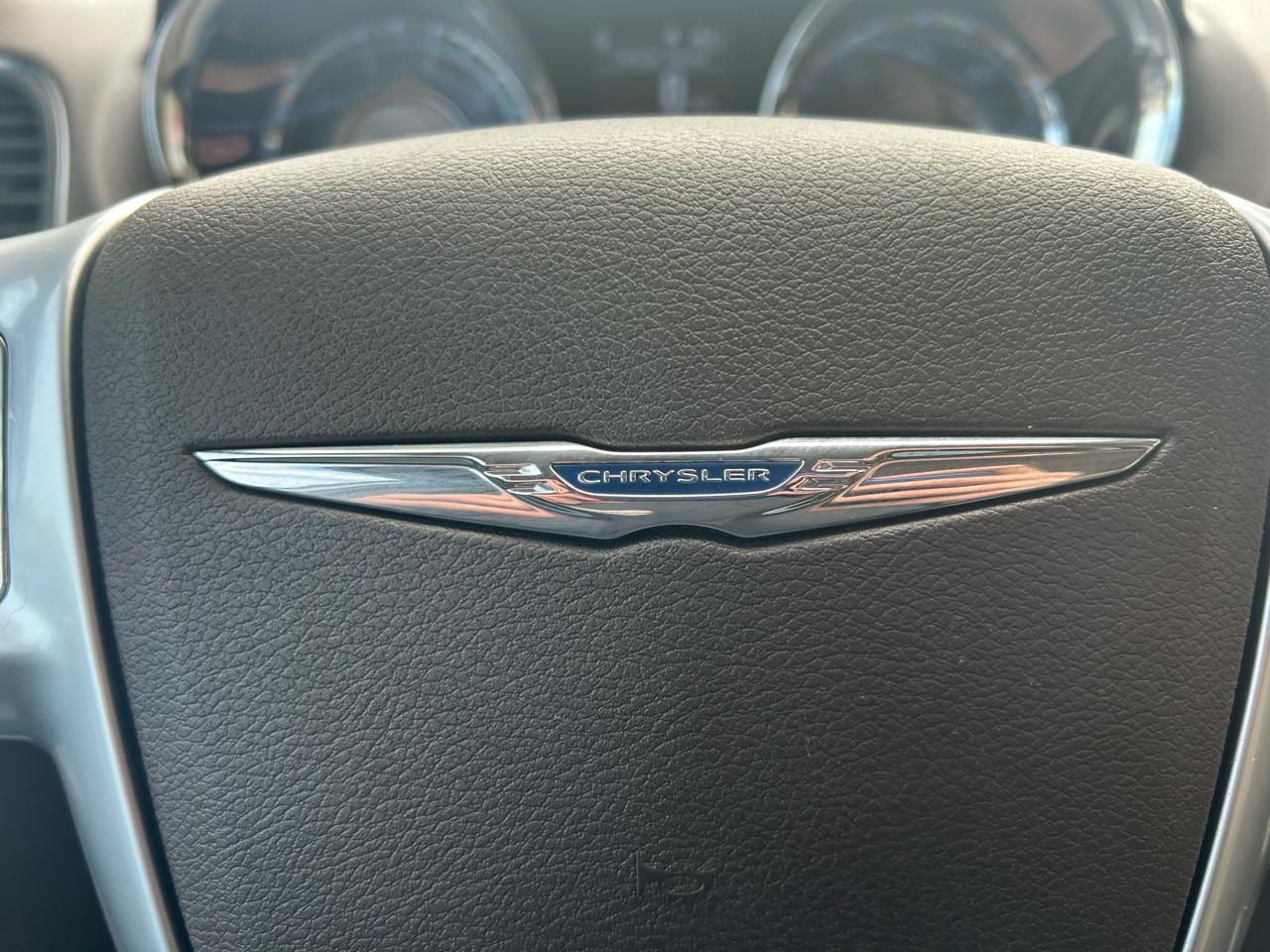 Chrysler Town & Country Limited 2012