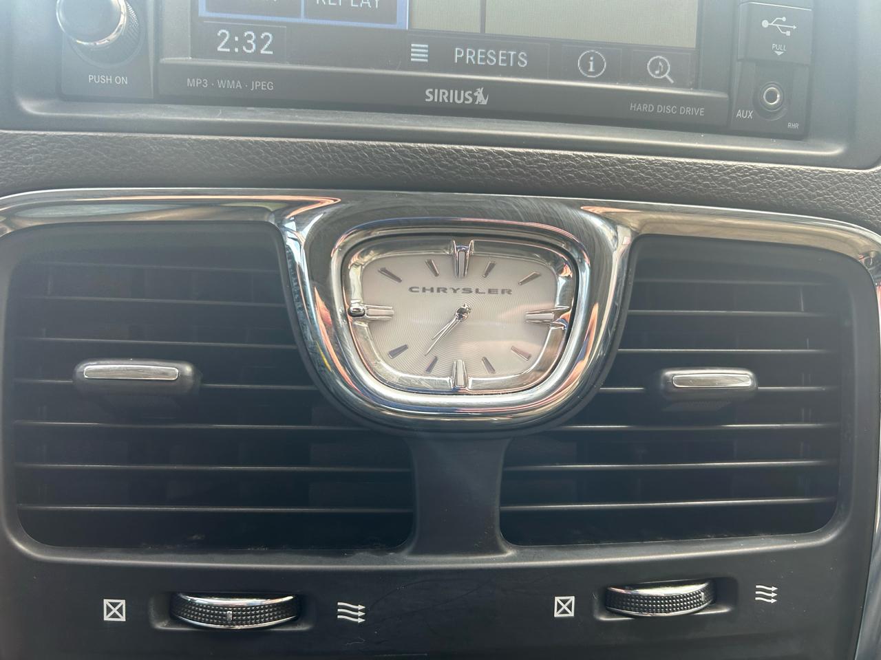 Chrysler Town & Country Limited 2012