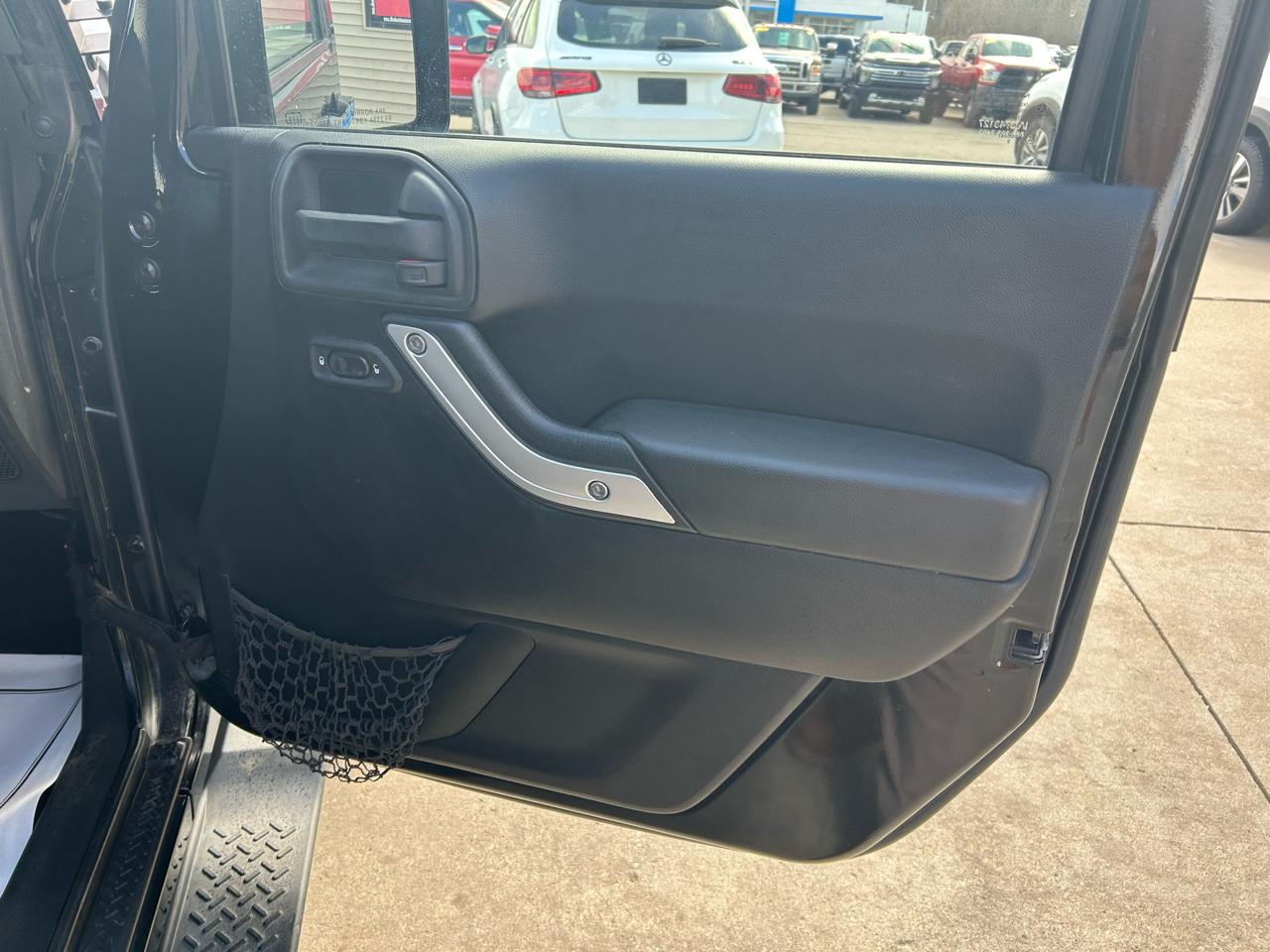 Jeep Wrangler Unlimited Sahara 4WD 2014