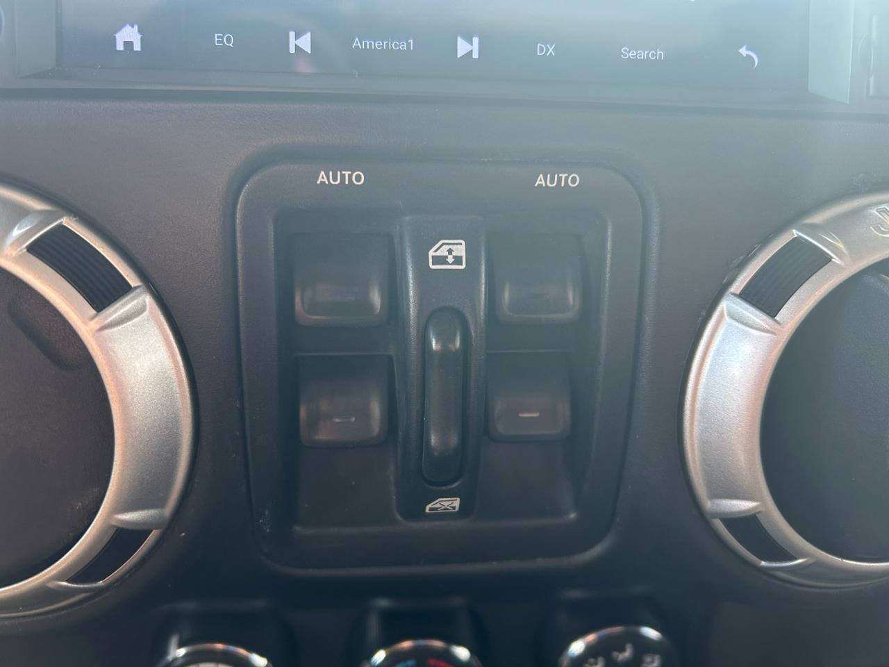 Jeep Wrangler Unlimited Sahara 4WD 2014