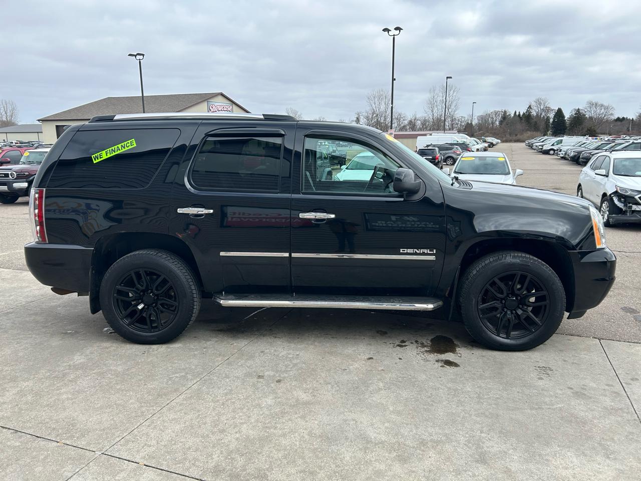 GMC Yukon Denali 4WD 2011