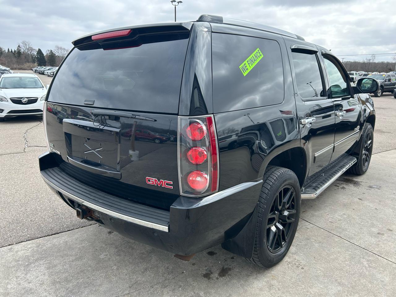 GMC Yukon Denali 4WD 2011