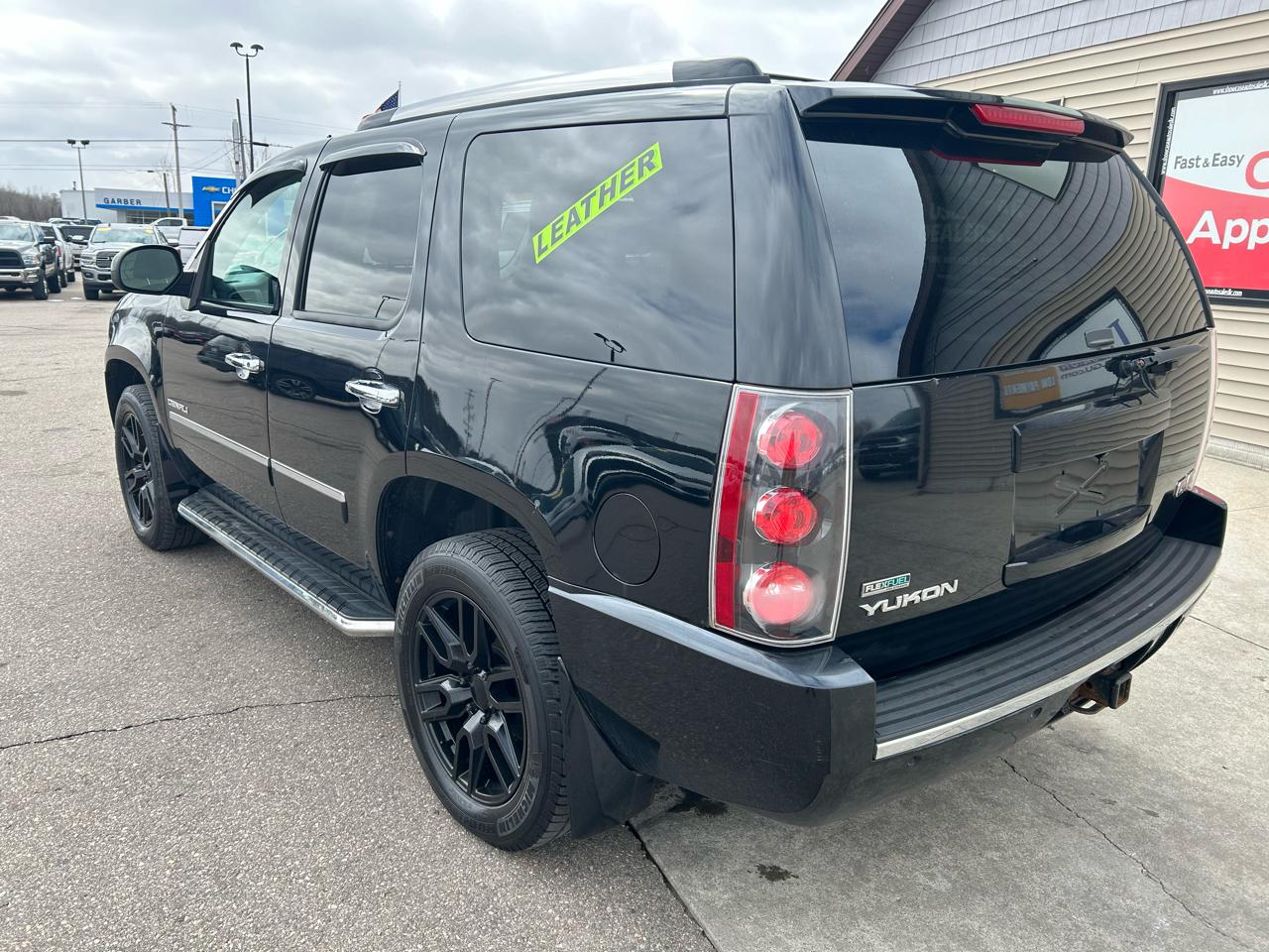 GMC Yukon Denali 4WD 2011