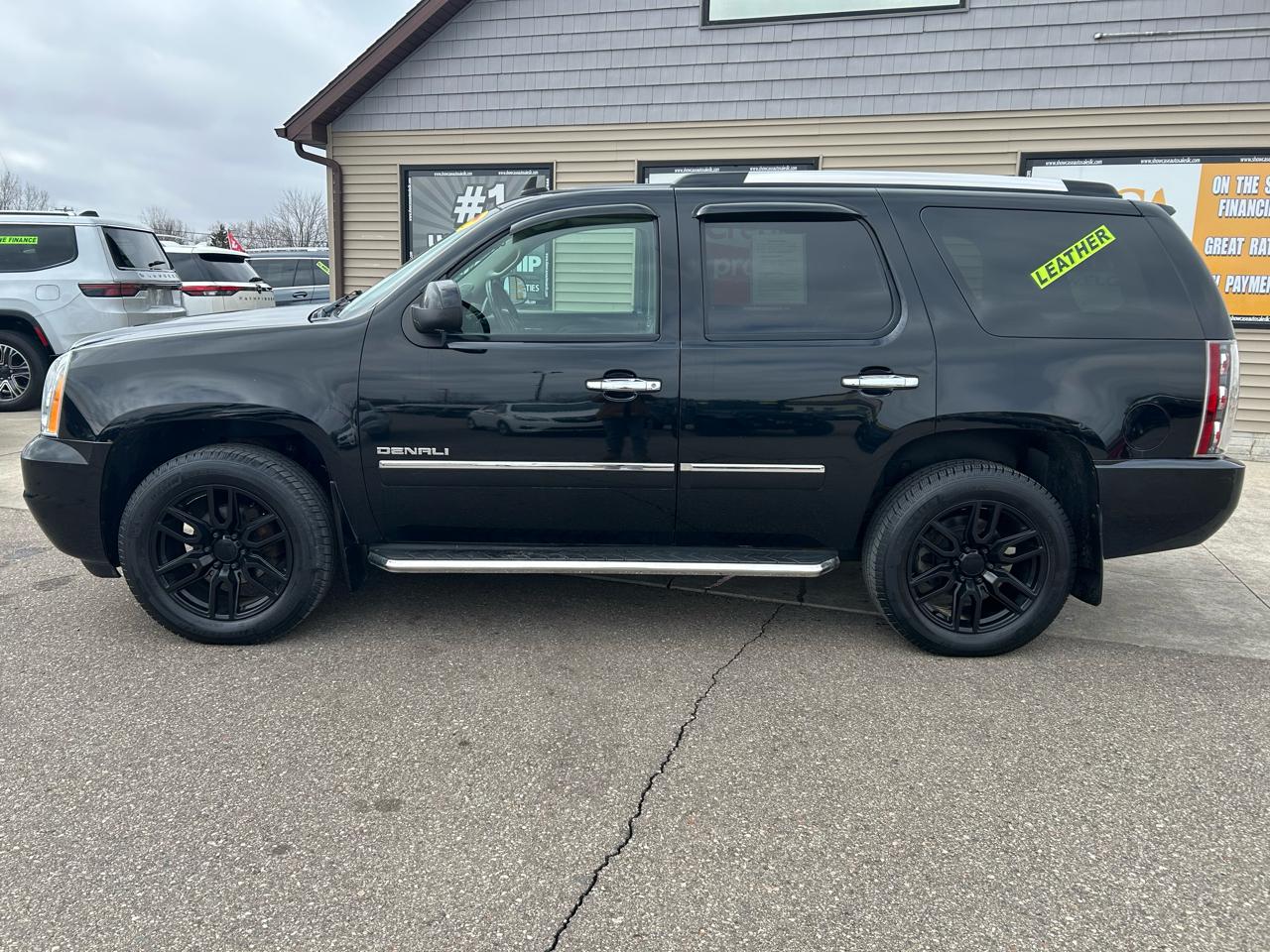 GMC Yukon Denali 4WD 2011