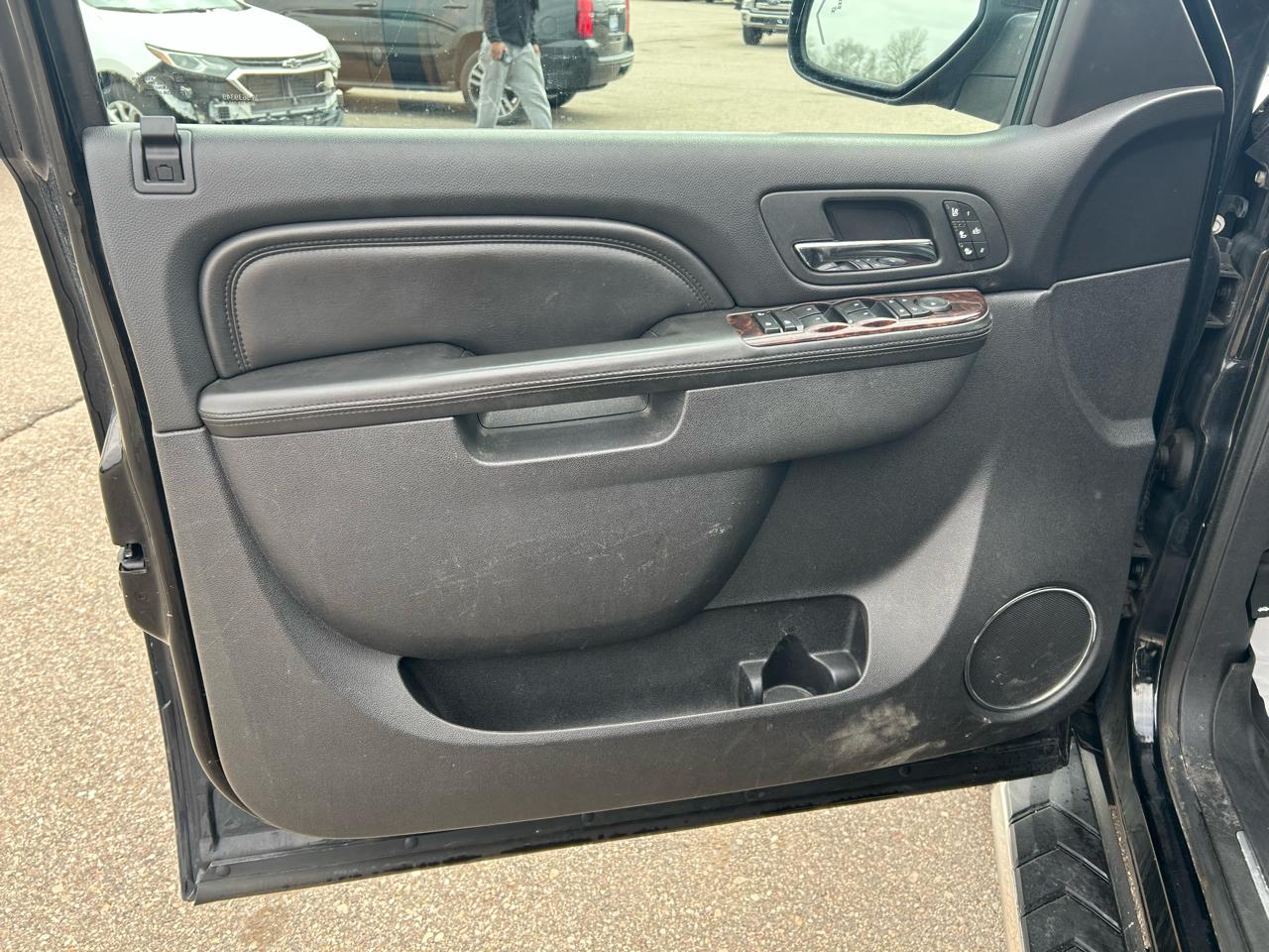 GMC Yukon Denali 4WD 2011