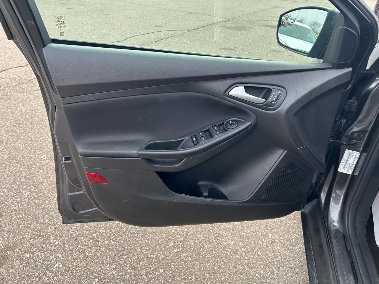 Ford Focus SE Hatch 2015