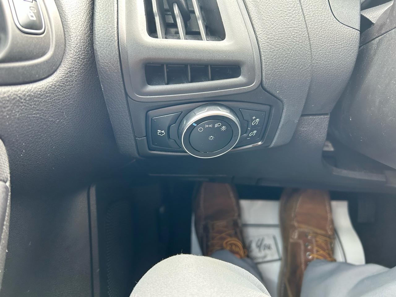 Ford Focus SE Hatch 2015