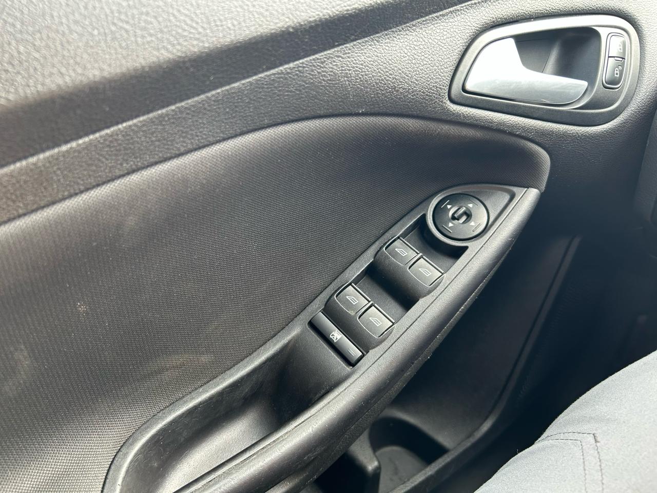 Ford Focus SE Hatch 2015