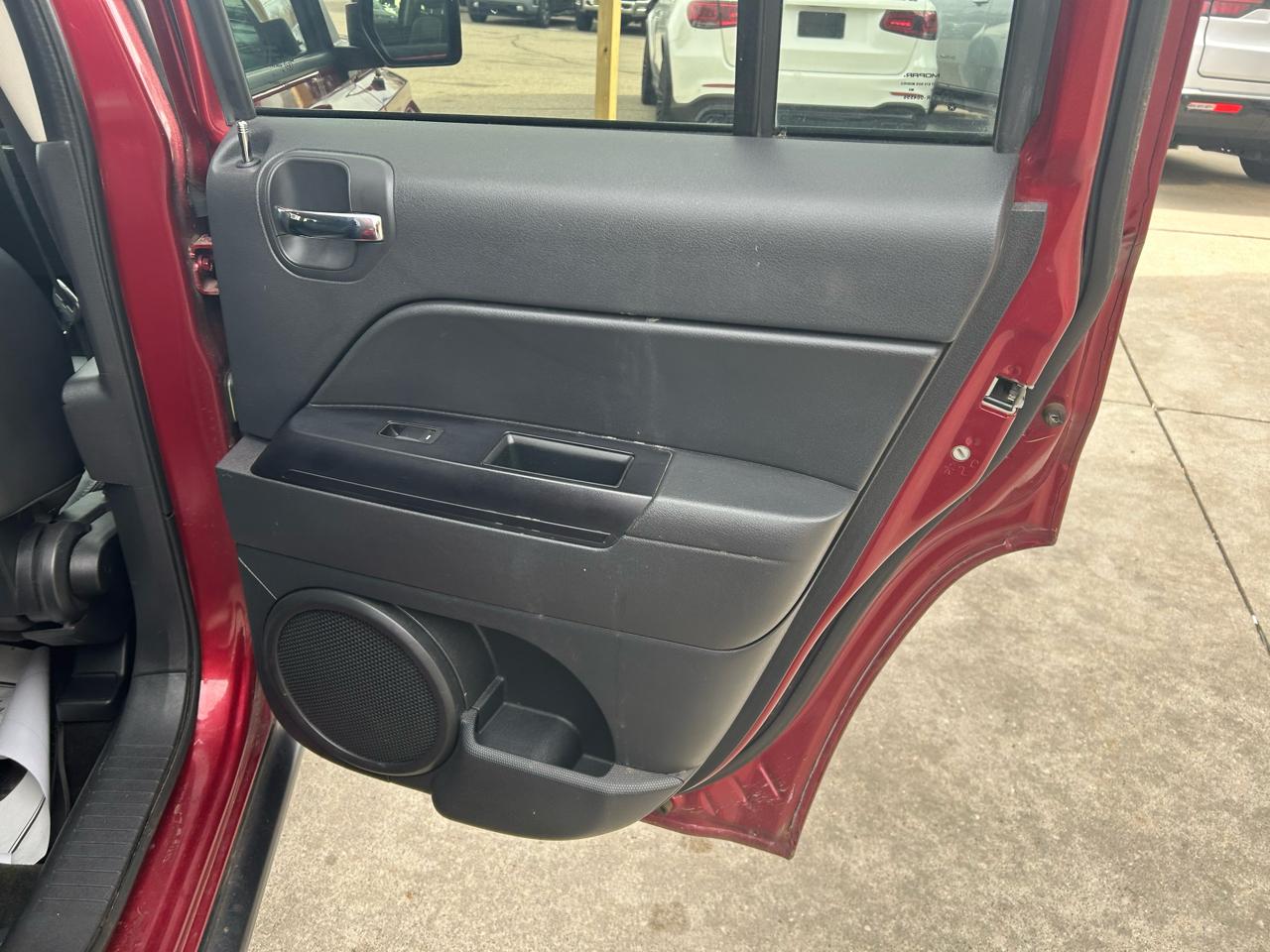 Jeep Patriot Latitude 2WD 2016