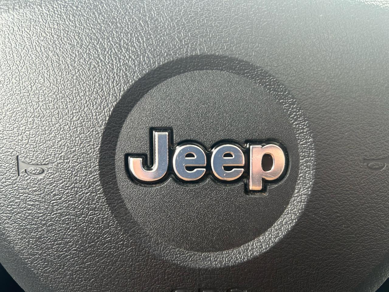 Jeep Grand Cherokee Laredo 4WD 2010
