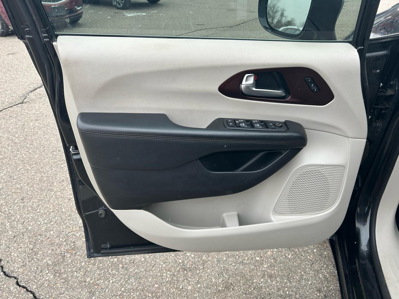 Chrysler Pacifica Limited 2020