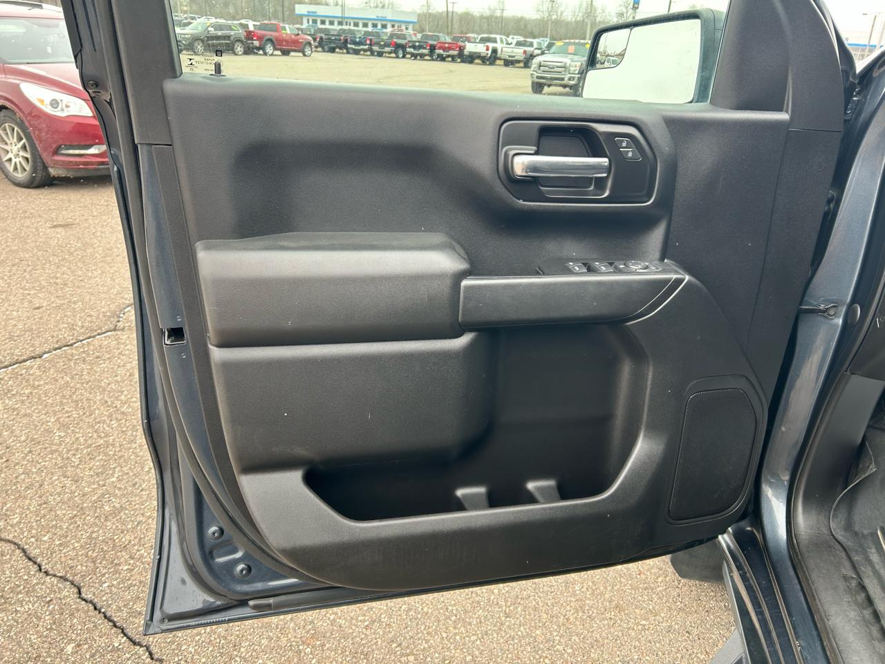 Chevrolet Silverado 1500 Custom Crew Cab Long Box 4WD 2020