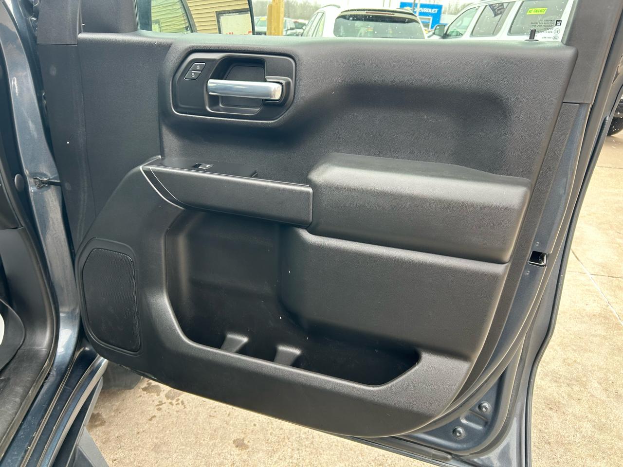 Chevrolet Silverado 1500 Custom Crew Cab Long Box 4WD 2020