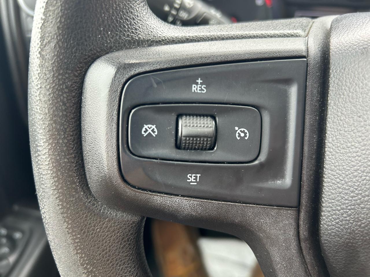 Chevrolet Silverado 1500 Custom Crew Cab Long Box 4WD 2020