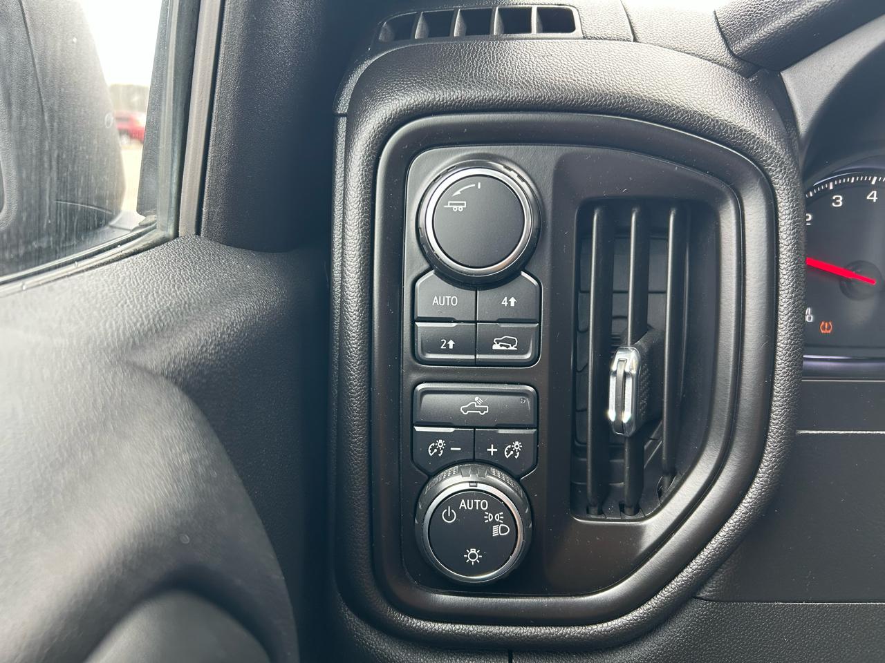 Chevrolet Silverado 1500 Custom Crew Cab Long Box 4WD 2020