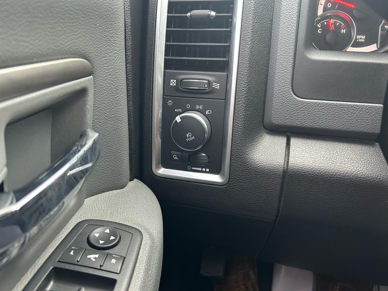 RAM 1500 Classic Tradesman Crew Cab SWB 4WD 2019