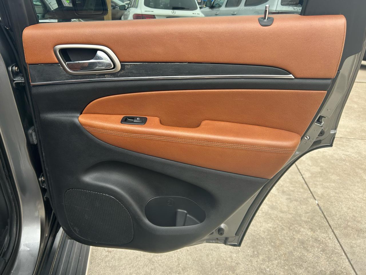 Jeep Grand Cherokee Overland 4WD 2011