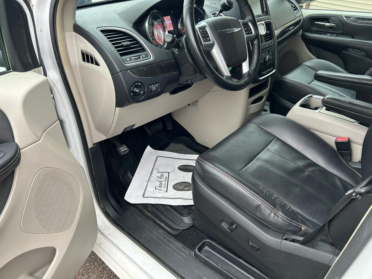 Chrysler Town & Country Touring 2014