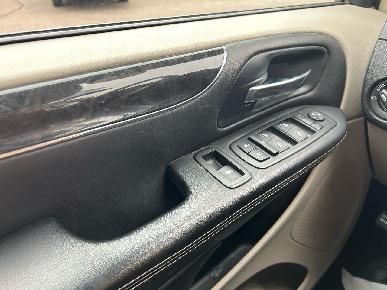 Chrysler Town & Country Touring 2014