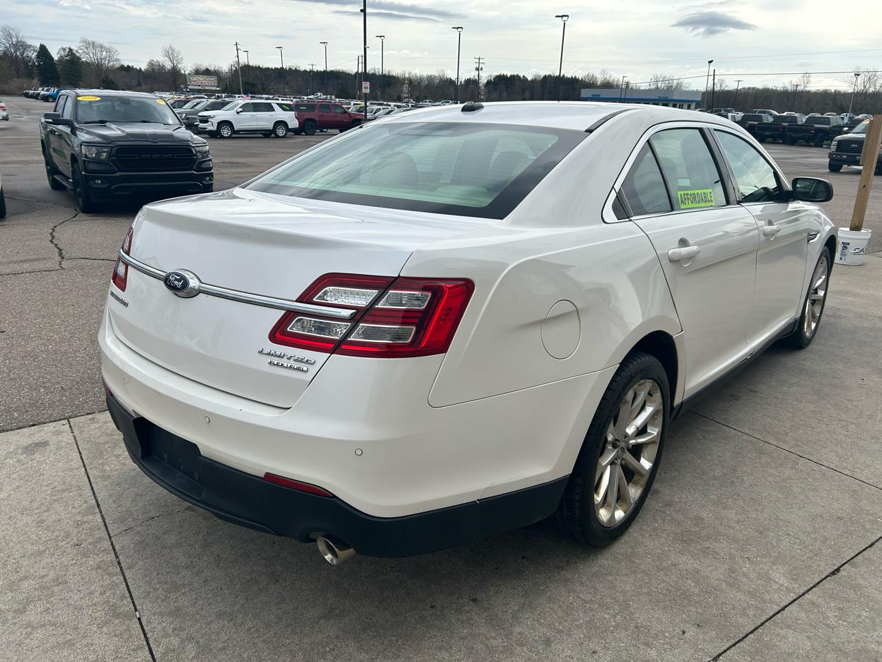 Ford Taurus Limited FWD 2013