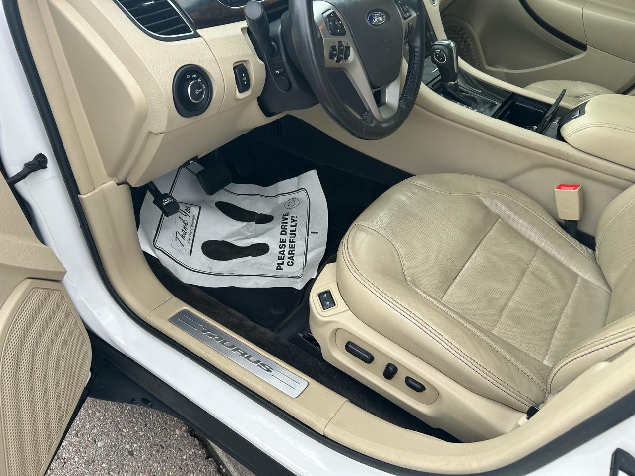 Ford Taurus Limited FWD 2013