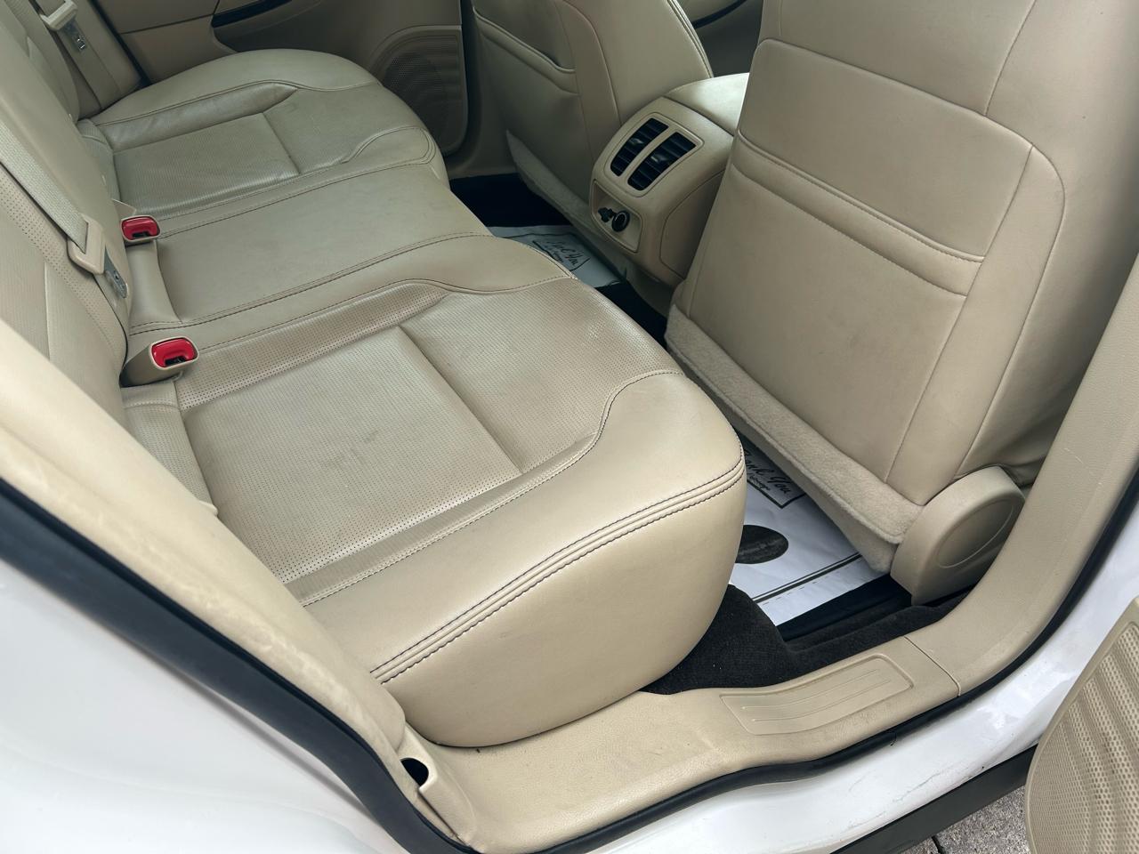 Ford Taurus Limited FWD 2013