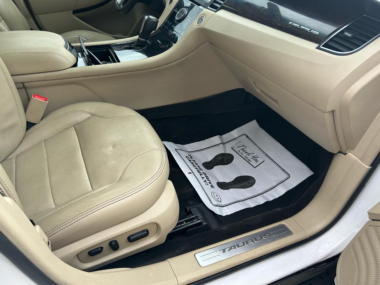 Ford Taurus Limited FWD 2013