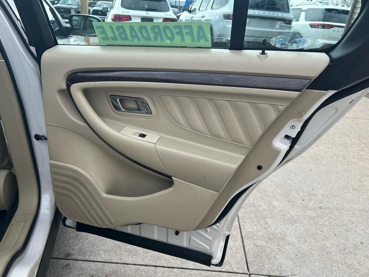 Ford Taurus Limited FWD 2013