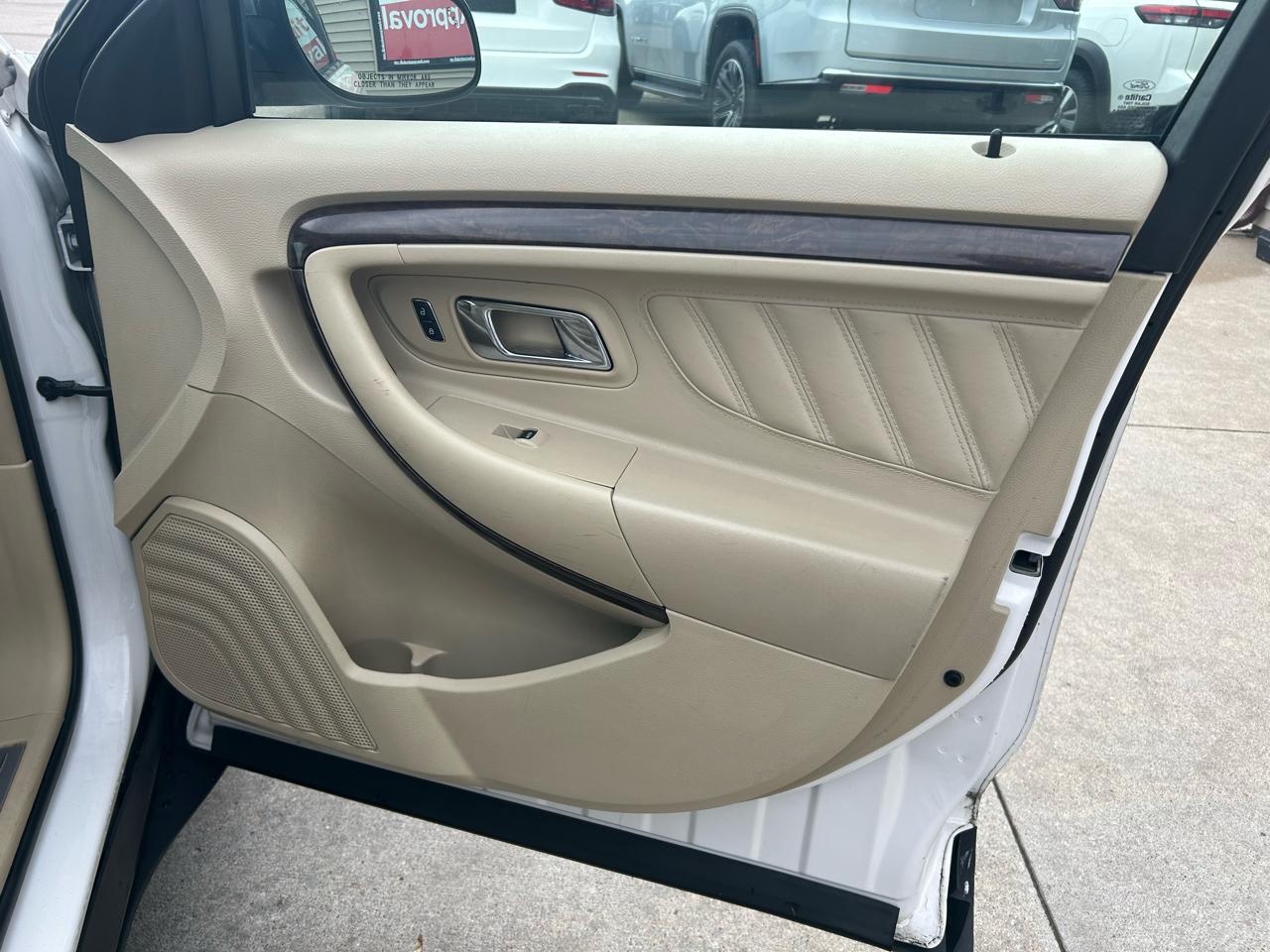 Ford Taurus Limited FWD 2013