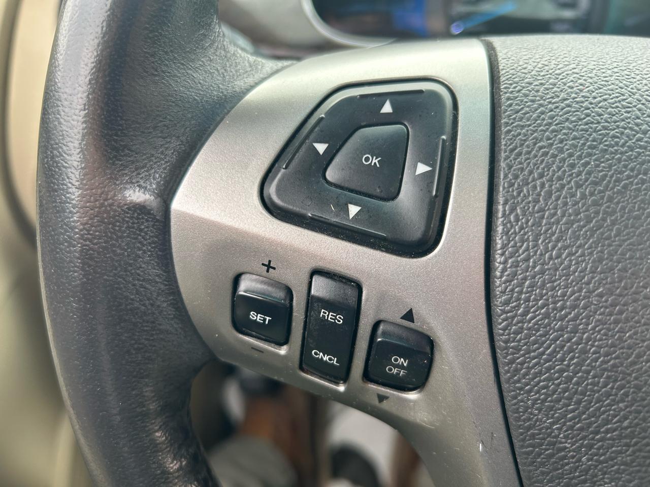 Ford Taurus Limited FWD 2013