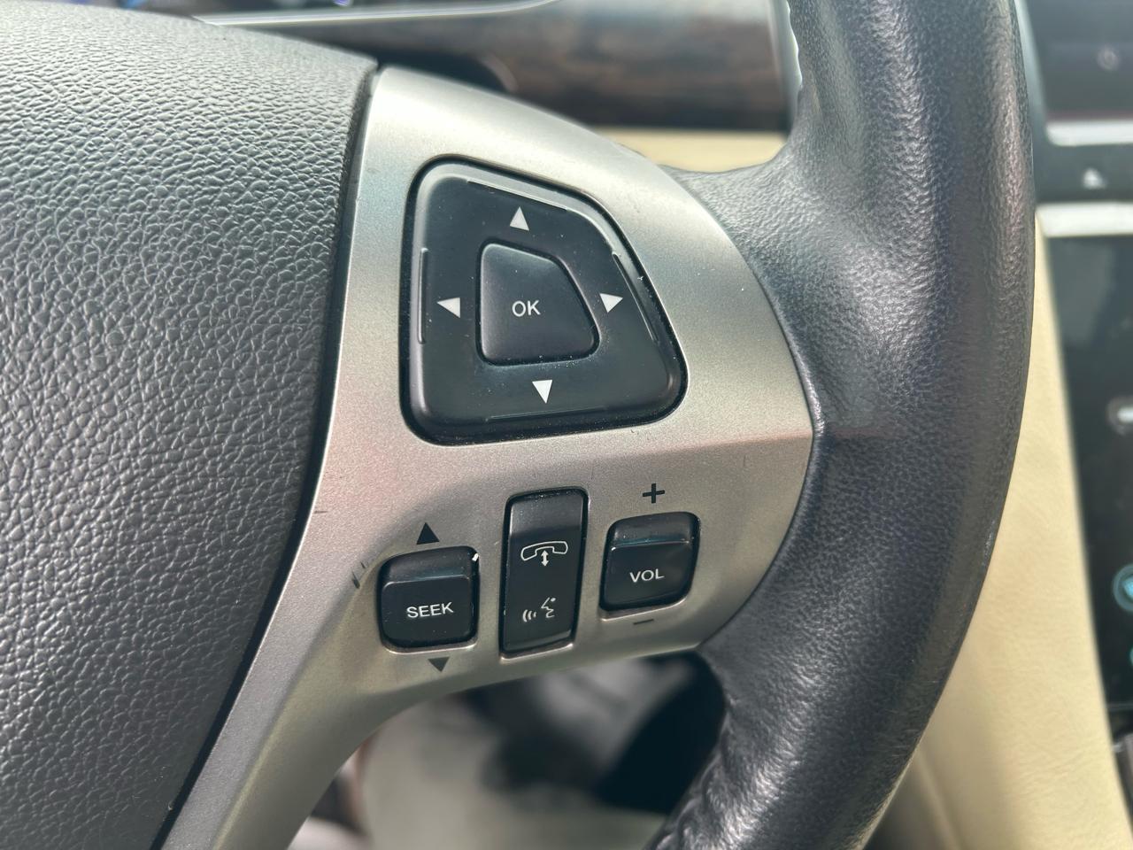 Ford Taurus Limited FWD 2013