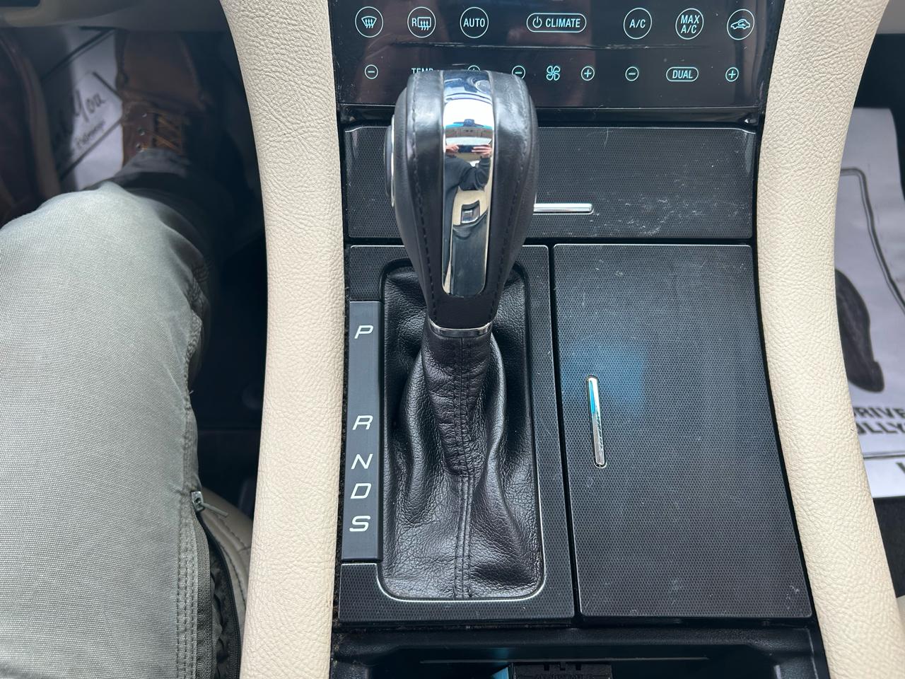 Ford Taurus Limited FWD 2013