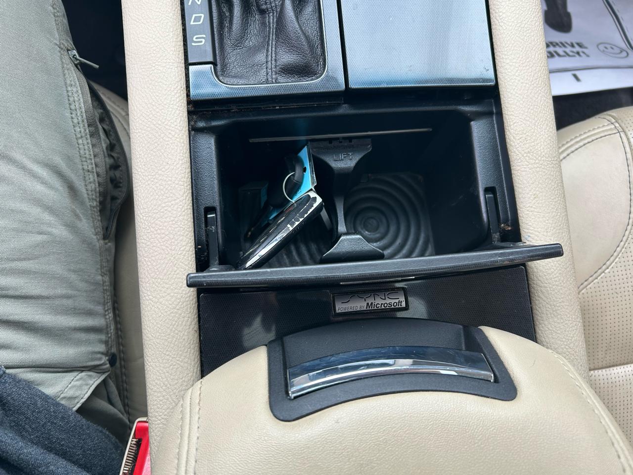 Ford Taurus Limited FWD 2013