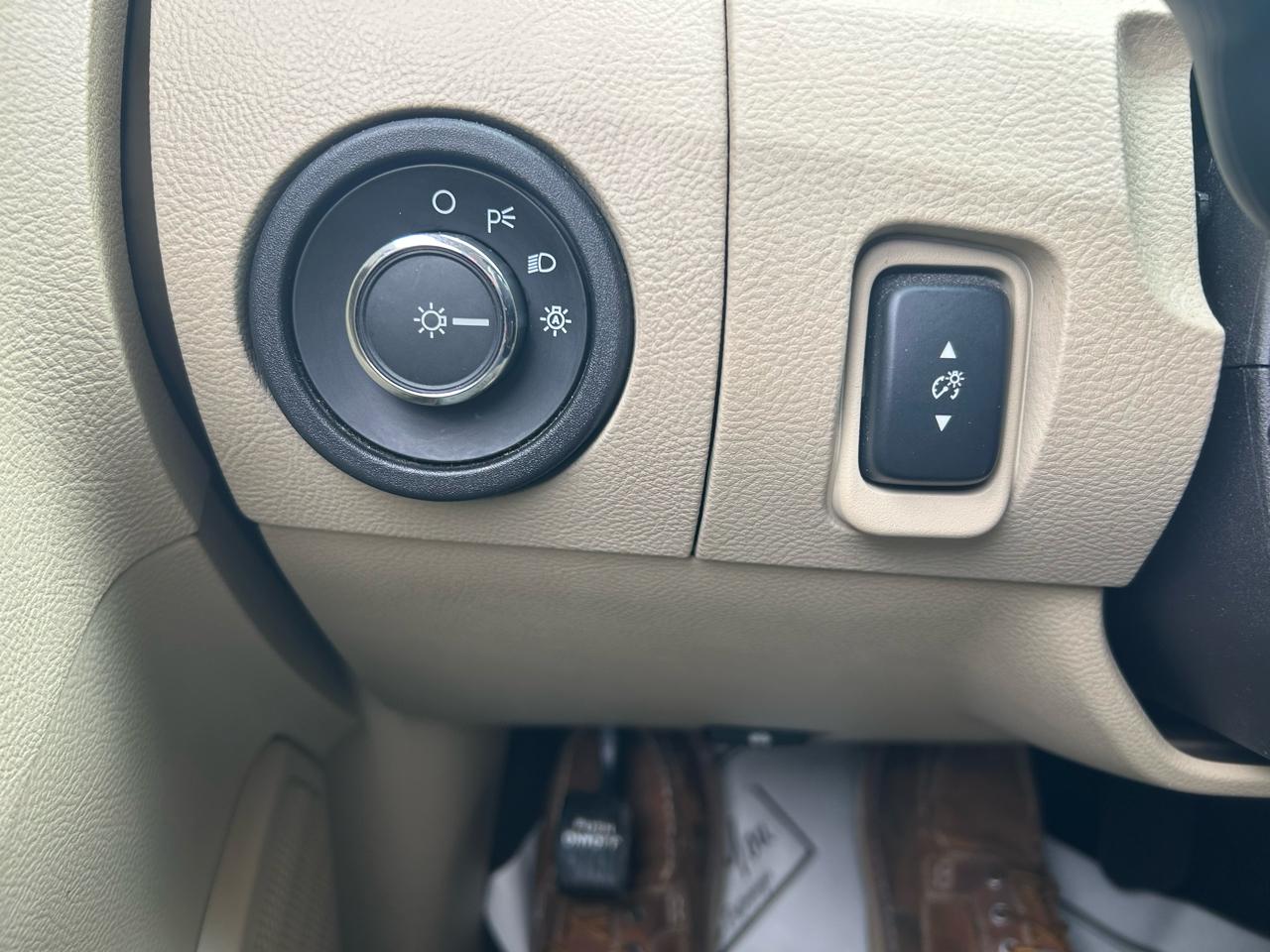 Ford Taurus Limited FWD 2013