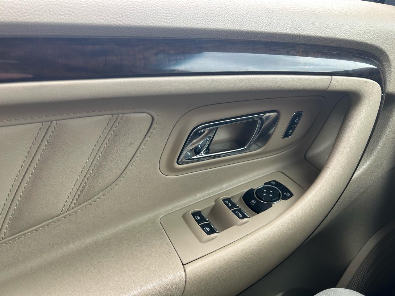 Ford Taurus Limited FWD 2013