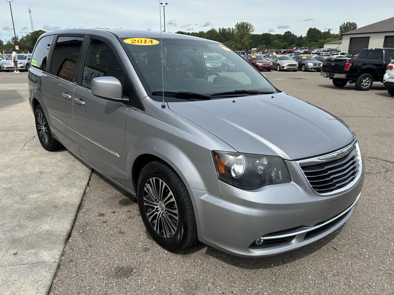 Chrysler Town & Country S 2014