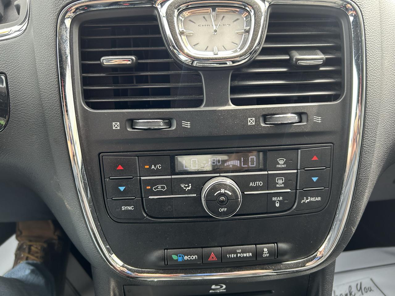 Chrysler Town & Country S 2014