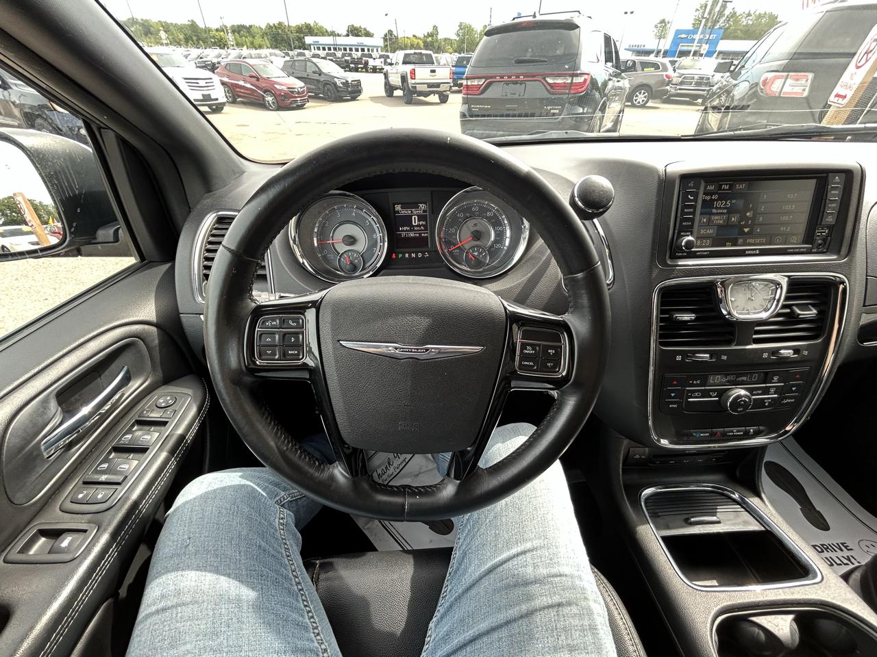 Chrysler Town & Country S 2014