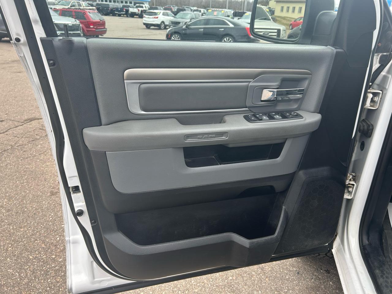 RAM 1500 SLT Crew Cab SWB 4WD 2014